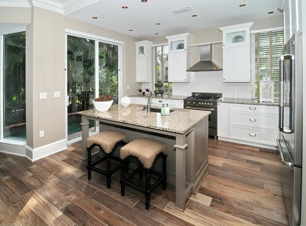 Пол в кухне гостиной плитка фото handscraped laminate flooring Kitchen Traditional with crown and baseboard grey 