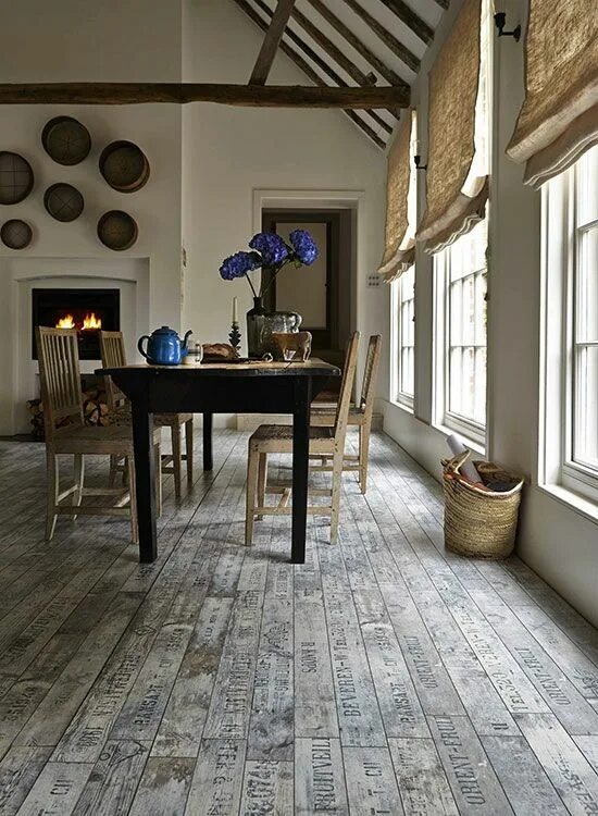 Пол в стиле лофт Country-Homes-and-Interiors-Country-Days-cosy-country-dining-room Rustic laminat