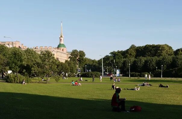 Поле фото в санкт Марсово поле в Санкт-Петербурге исключили из перечня "гайд-парков". Соответствую