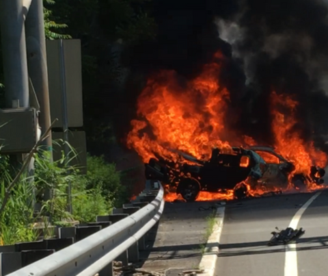 Поле уокере авария фото Westfield Man Pulls Two from Burning Car in Route 80 Accident TAPinto