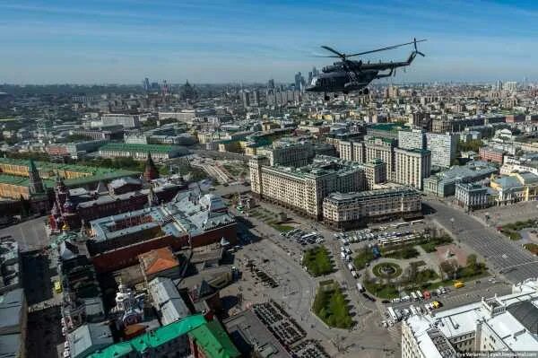 Полет над москвой фото Сегодня самолеты над москвой - Над Москвой пролетела боевая авиация - Российская