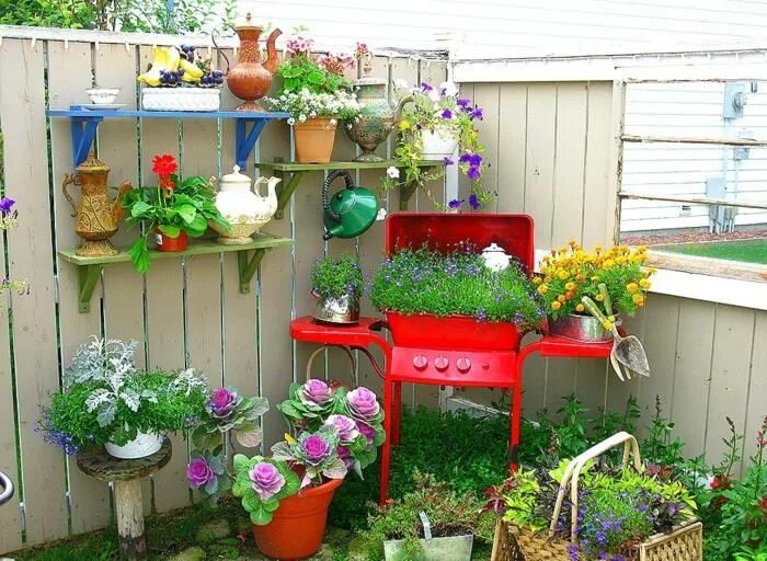 Полезные поделки своими руками для дачи 48 pots de fleurs en objets de récup pour en décorer le jardin! Decoration jardi