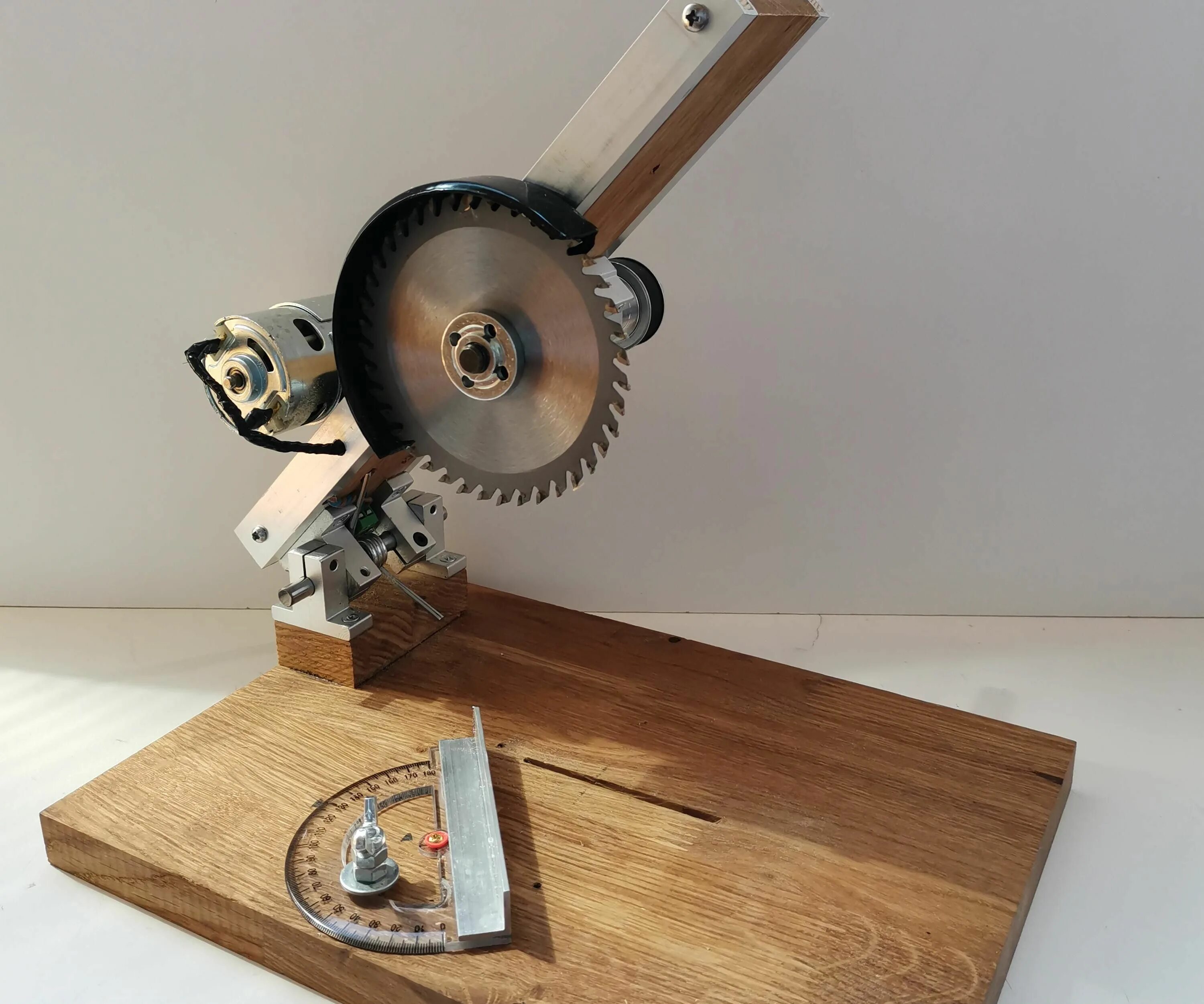 Полезные самоделки How to Make a Powerful Miter Saw? With 895 Motor Miter saw, Mitered, Making a be