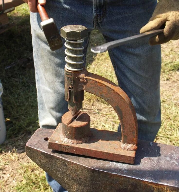 Полезные самоделки своими руками видео Hammer powered planishing hammer? Blacksmithing, Welding projects, Metal working