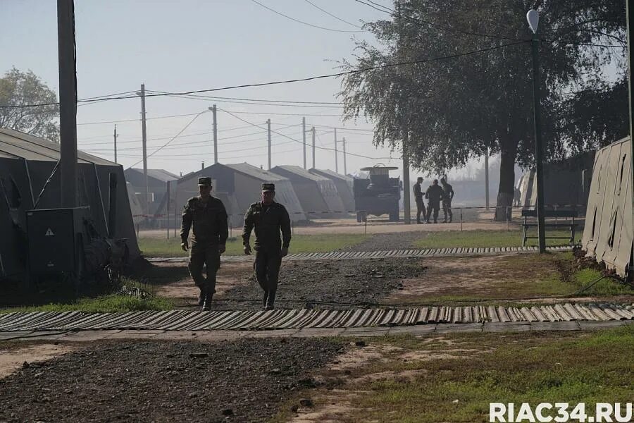 Полигон прудбой волгоградская область фото Андрей Бочаров посетил учебный центр для мобилизованных на полигоне Прудбой