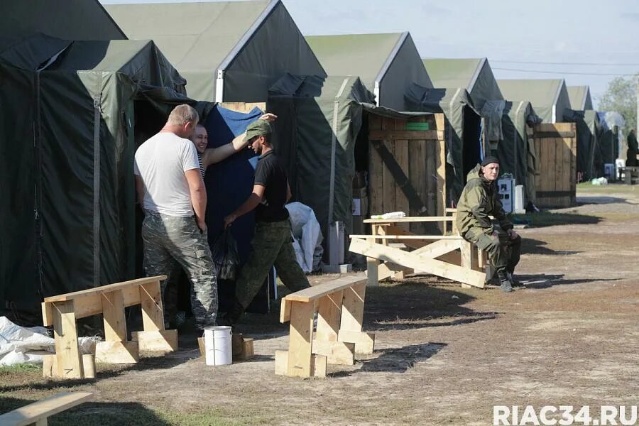 Полигон прудбой волгоградская область фото Андрей Бочаров посетил учебный центр для мобилизованных на полигоне Прудбой