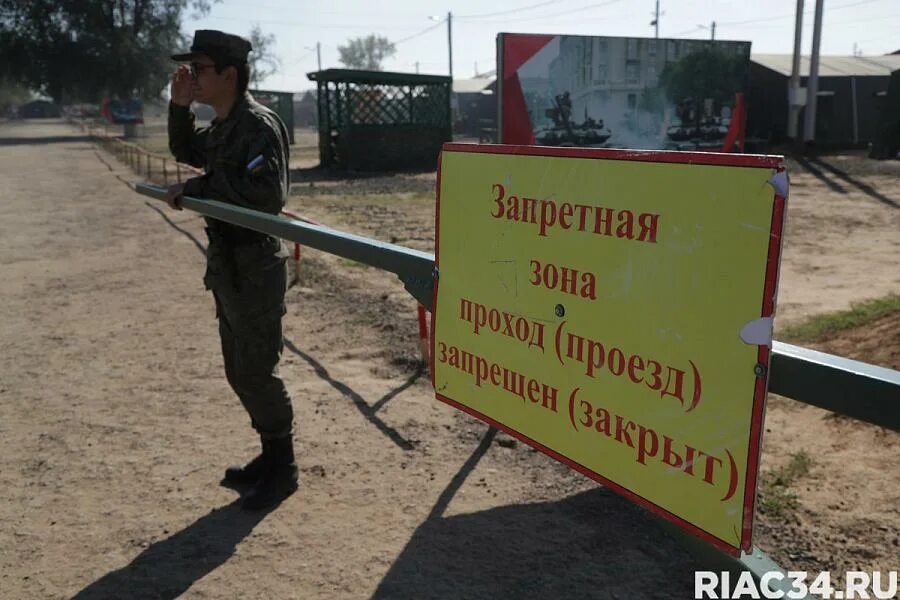 Полигон прудбой волгоградская область фото Андрей Бочаров посетил учебный центр для мобилизованных на полигоне Прудбой