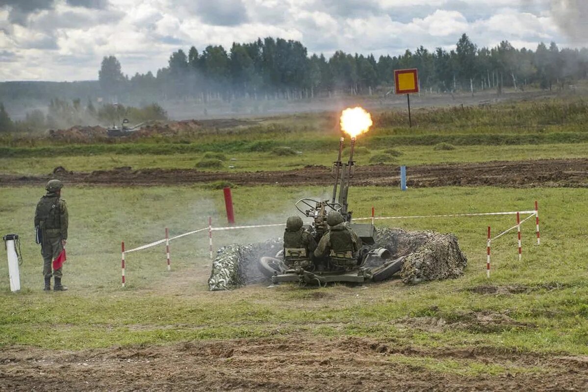 Полигон свердловский екатеринбург фото Полет" трех танков Т-72Б3М показали военнослужащие ЦВО на Дне танкиста в Екатери