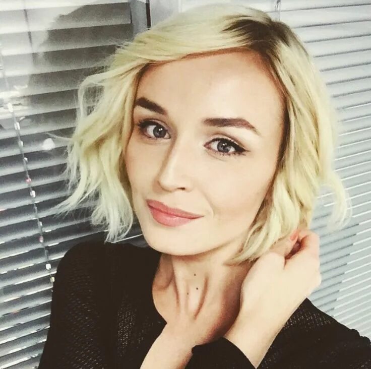 Полина гагарина макияж фото Blond bob cut with dark roots (Polina Gagarina)