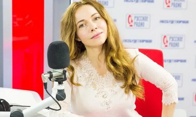 Полина жукова русское радио фото Екатерина Гусева наказала неблагодарного зрителя бревном - Гости Русского Радио 