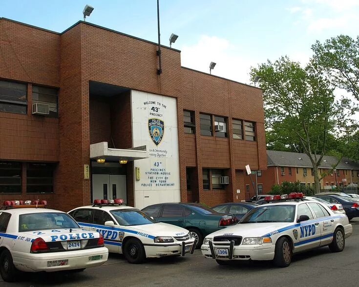 Полицейский участок фото снаружи P043 NYPD Police Station Precinct 43, Parkchester, Bronx, New York City Police s