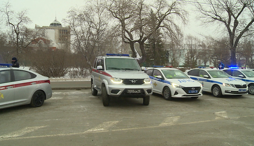 Полиция барнаул фото Новые служебные автомобили получили барнаульские полицейские