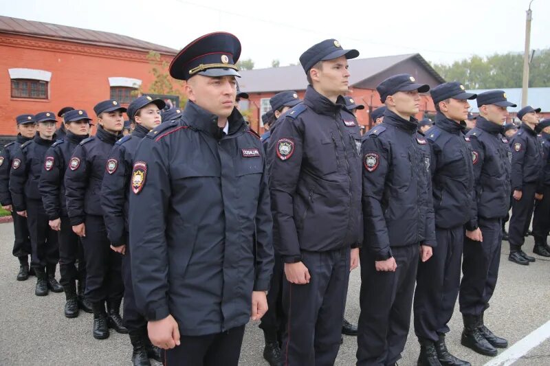 Полиция барнаул фото В Барнаульском юридическом институте МВД России 30 курсантов и слушателей из Куз