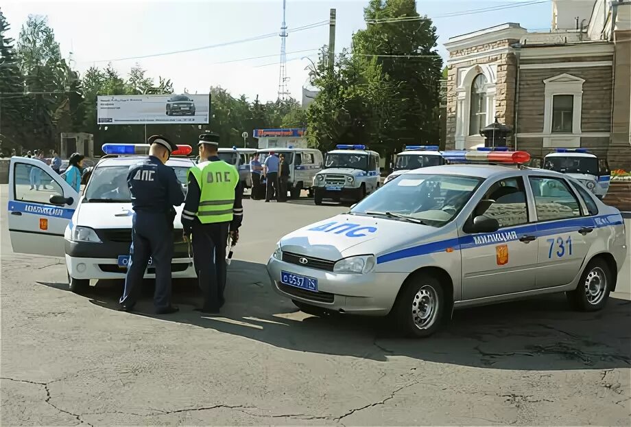 Полиция челябинска фото Господа полицейские" на машинах "товарищей милиционеров". В Челябинске силовики 