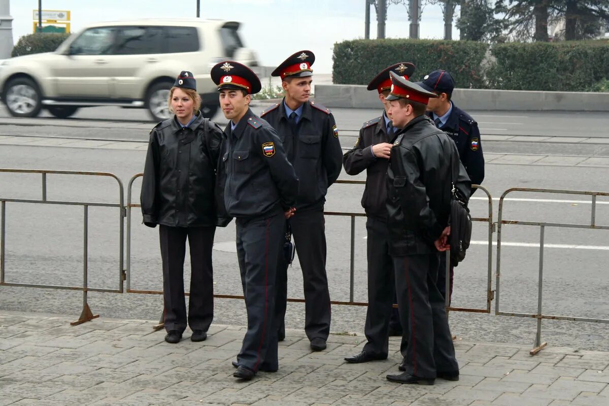 Полиция екатеринбурга фото Свердловские полицейские обеспечили общественный порядок в Новый год - МК Екатер