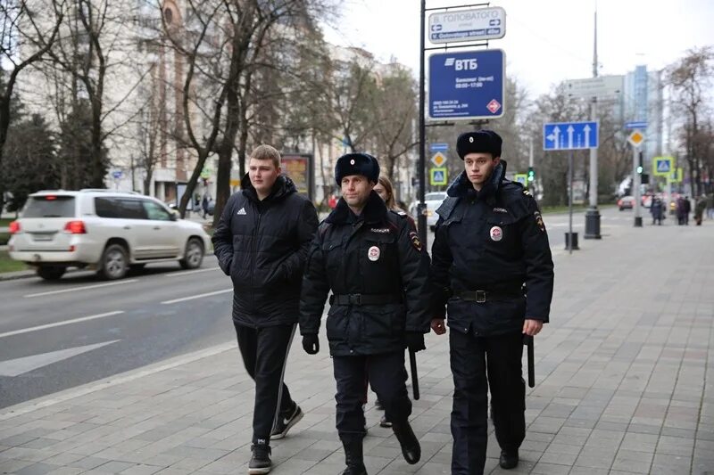 Полиция краснодар фото В Краснодаре полицейские и волонтеры приняли участие в акции "Студенческий десан