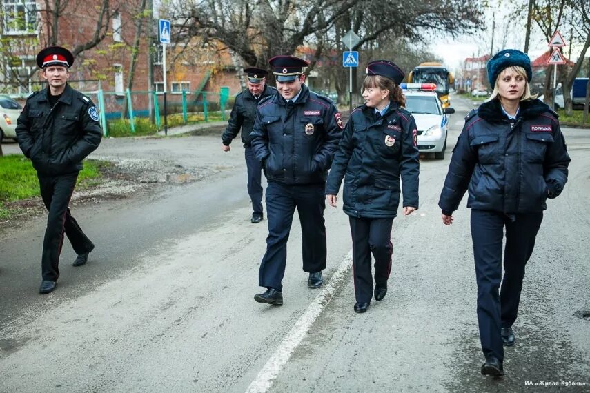 Полиция краснодар фото Анапская школьница провела ночь в заброшенной будке