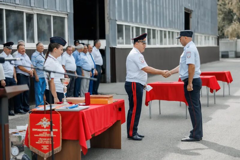 Полиция краснодарского края фото Сотрудники патрульно-постовой службы краснодарской полиции отмечают профессионал