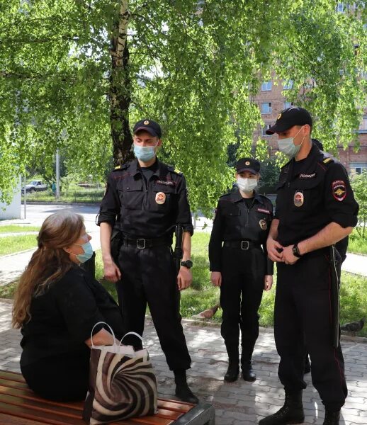 Дорожные полицейские Красноярска переоделись в летнюю форму / Новости общества К