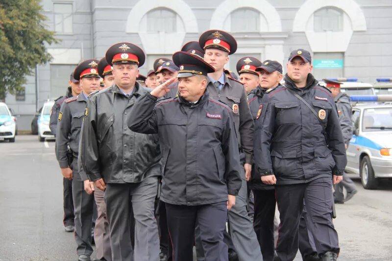 Полиция курск фото В Курске прошел общегарнизонный развод полиции