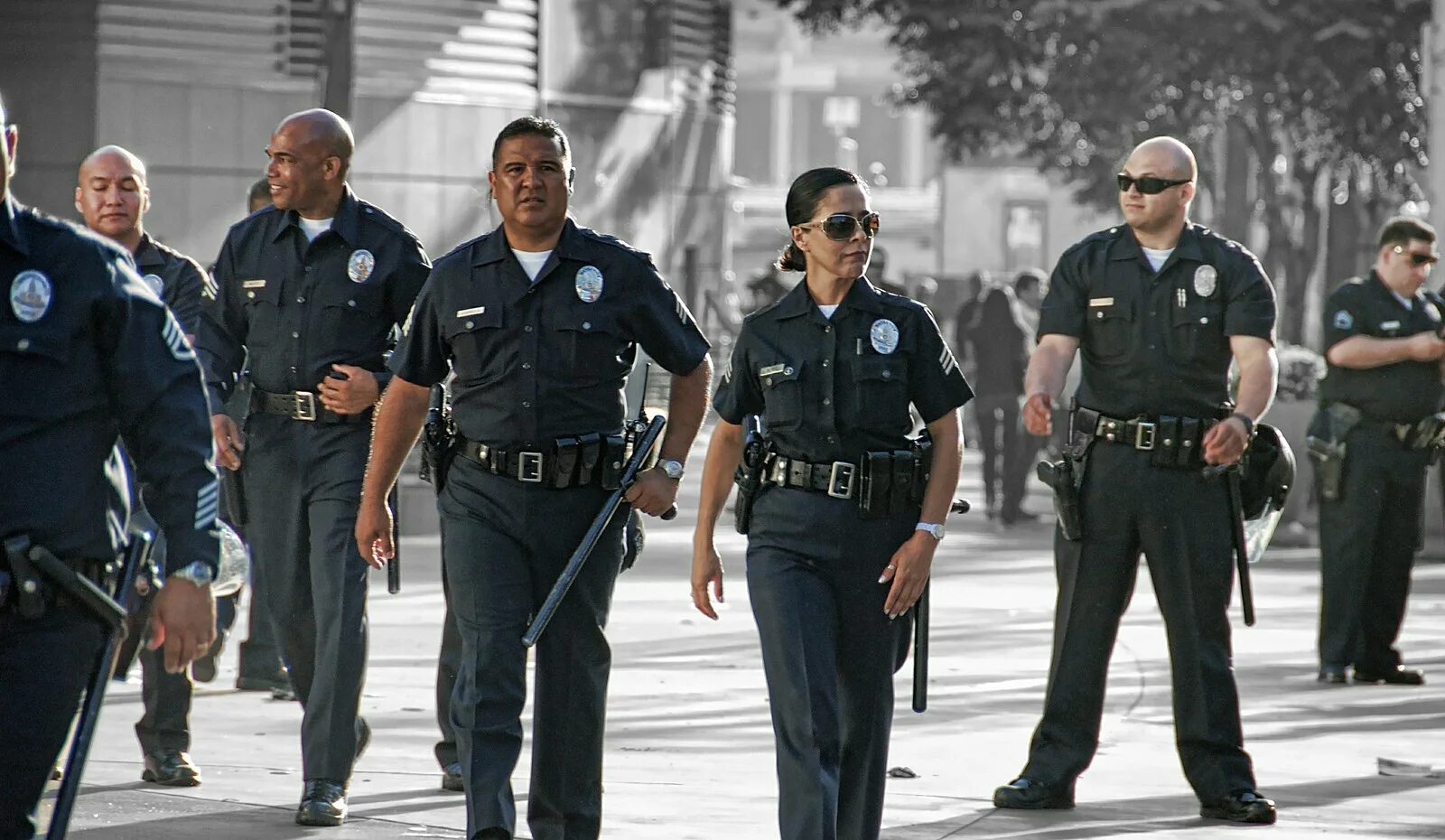 Полиция мира фото Файл:LAPD Staples Center Officers.jpg - Википедия