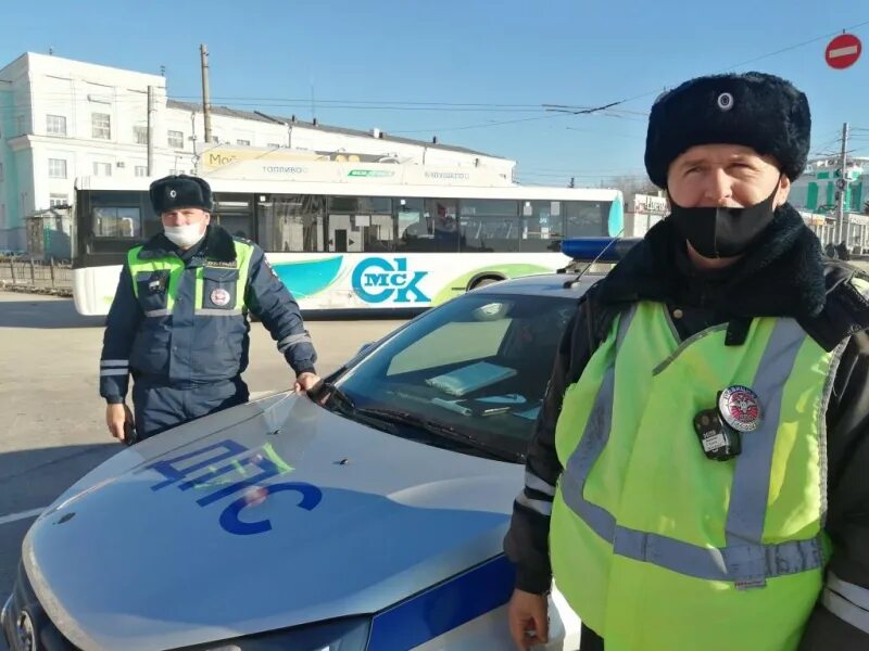 Полиция омска фото Автоинспекторы оперативно доставили пострадавшего в больницу