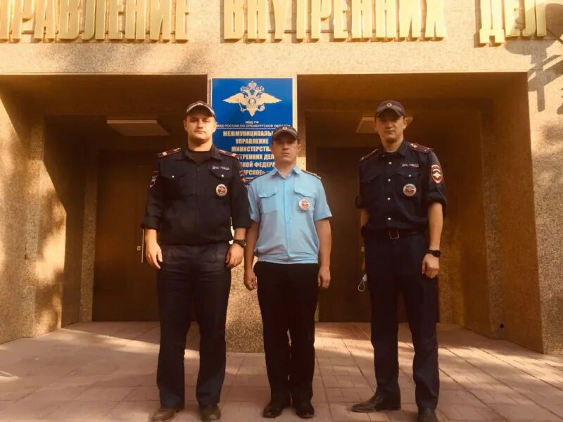 Полиция оренбург фото В Оренбургской области сотрудники полиции спасли из огня местного жителя и вывел