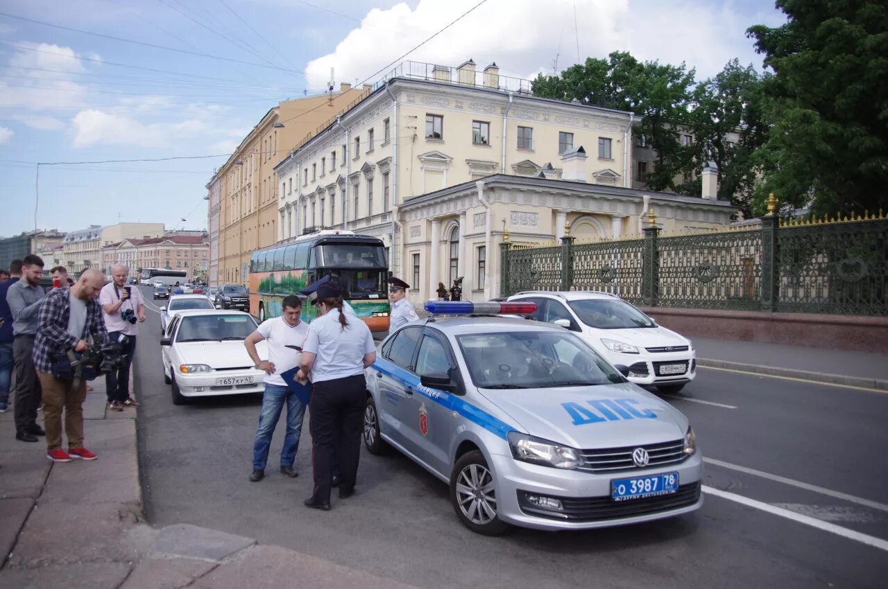 Полиция санкт петербург фото ОГИБДД и ГЦУП провели рейд по выявлению нарушений на велополосах наб. р. Фонтанк