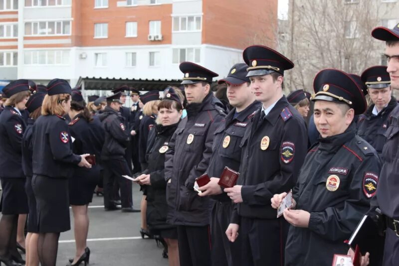 Полиция тюмени фото Сотрудники тюменской полиции приняли участие в строевом смотре