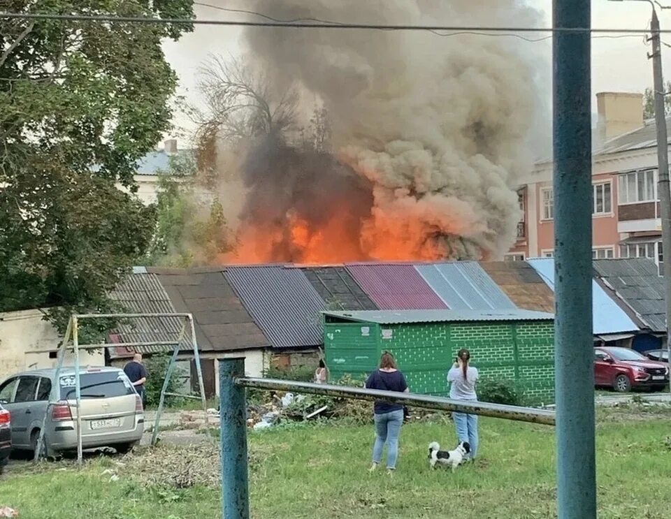 Полиция в туле на косой горе фото В Туле на Косой Горе полыхали сараи - KP.RU