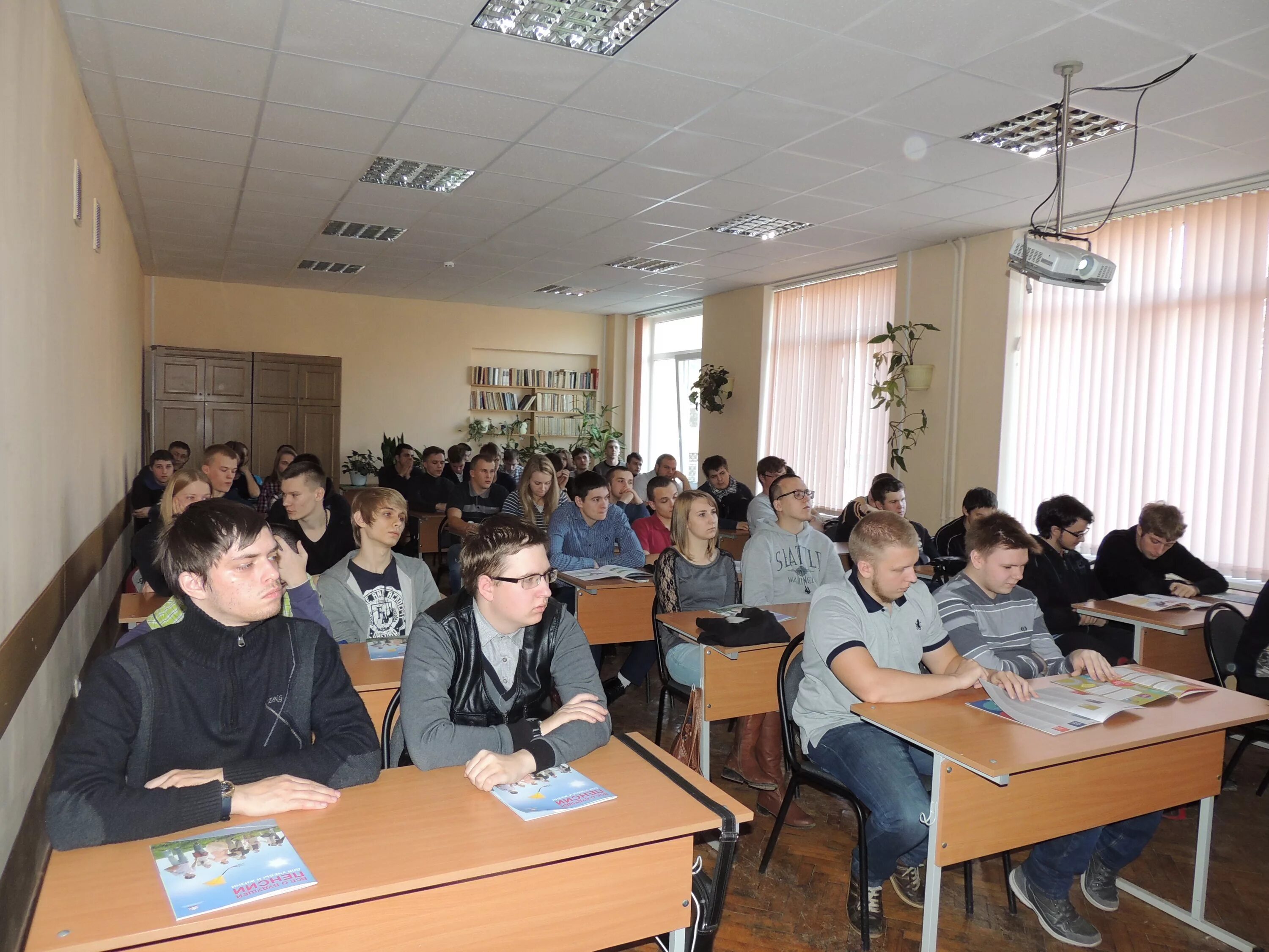 Политехнический колледж великий новгород фото Студентам Политехнического колледжа НовГУ рассказали о пенсионном обеспечении в 