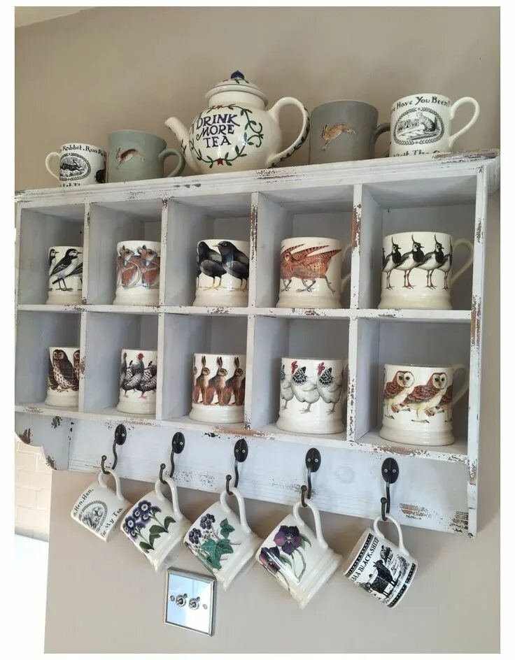 Полка для кружек деревянная фото #teapot #display #ideas #shelves Assorted Emma Bridgewater mugs and Drink More T