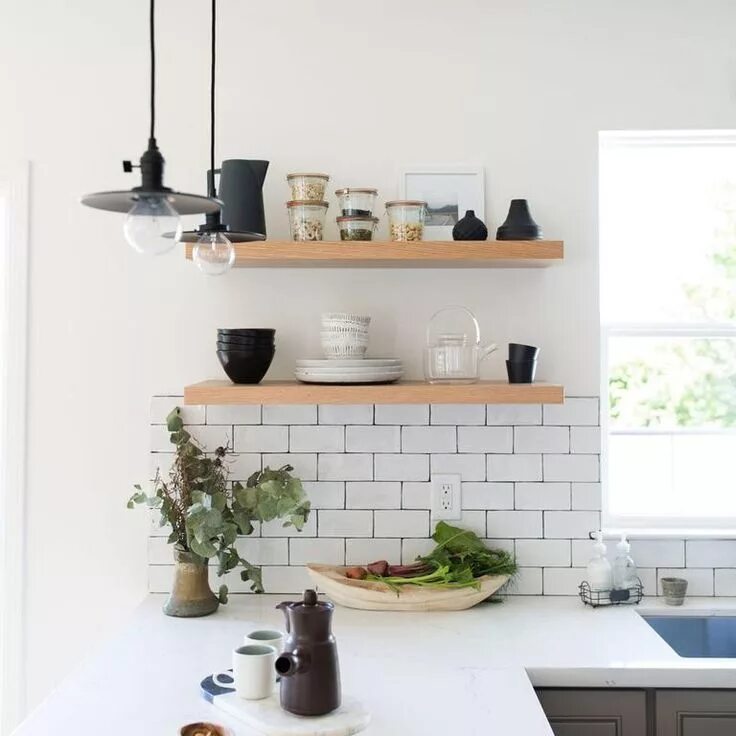 Полка над кухонным столом в интерьере Oak Floating Shelf Floating shelves kitchen, Floating shelves diy, Oak floating 