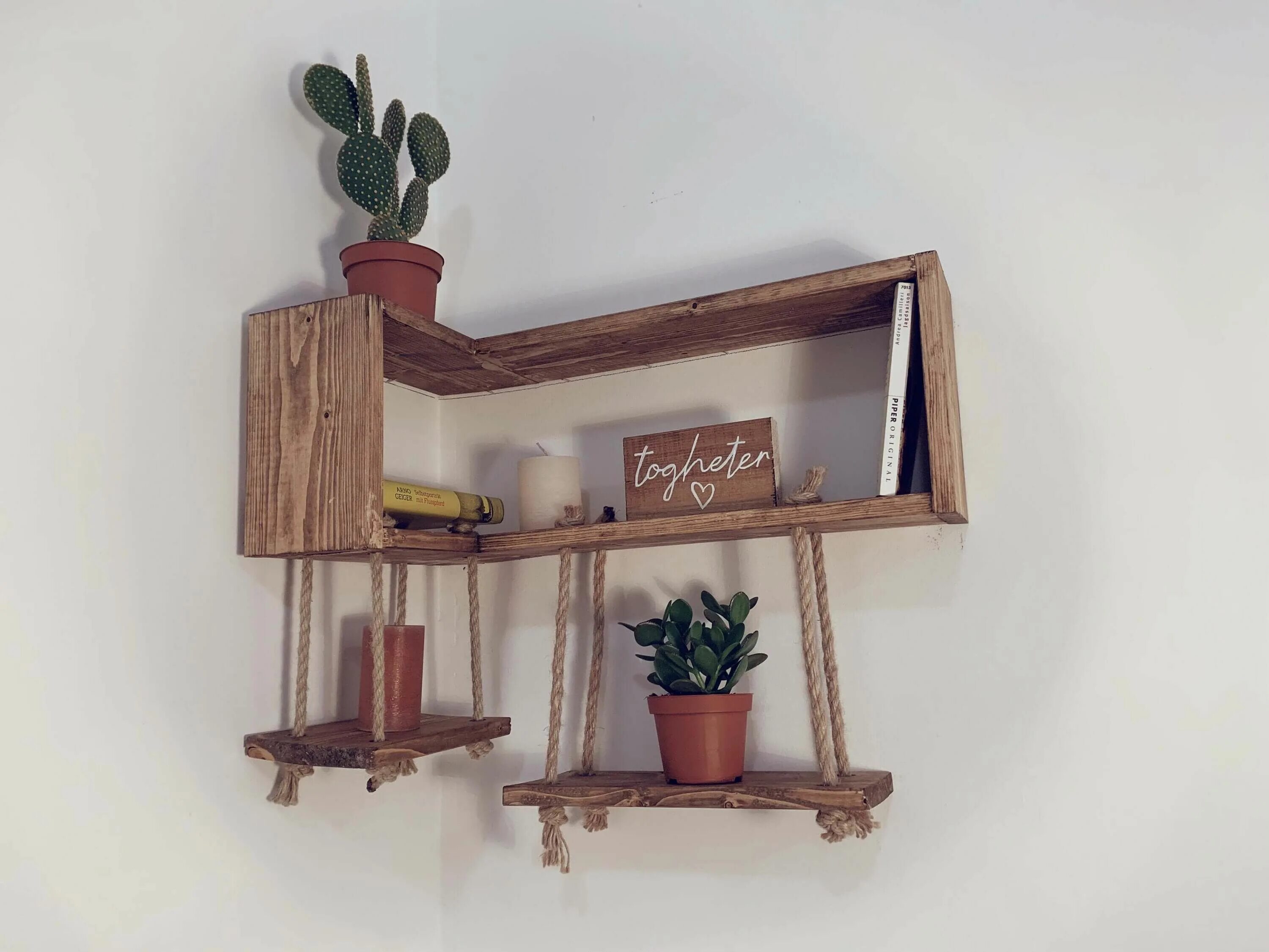 Полка самоделка 19 Elegant and Functional DIY Corner Shelves that will Improve your Space Hogar