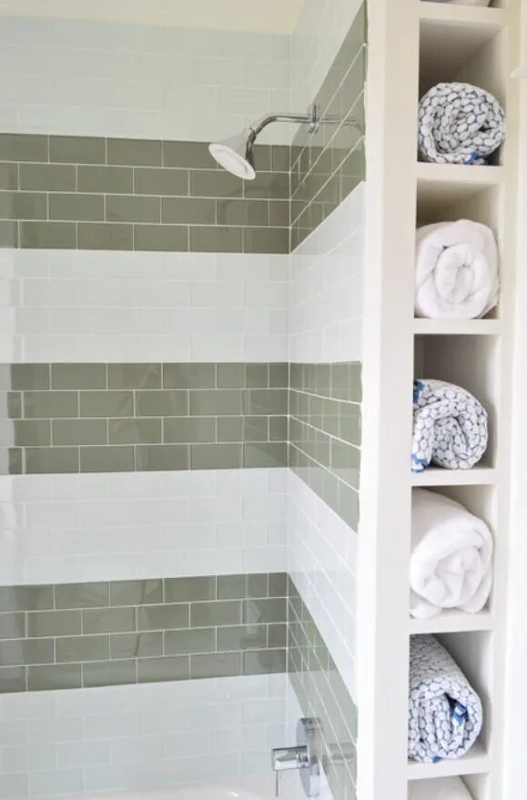 Полка в ванну из плитки фото Towel storage Small bathroom, Bathroom inspiration, Bathroom design