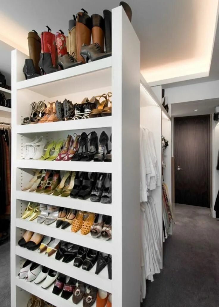 Полки для обуви в гардеробной фото Pin by Vicki Lalumendre on closets Closet shoe storage, Diy shoe storage, Shoe r