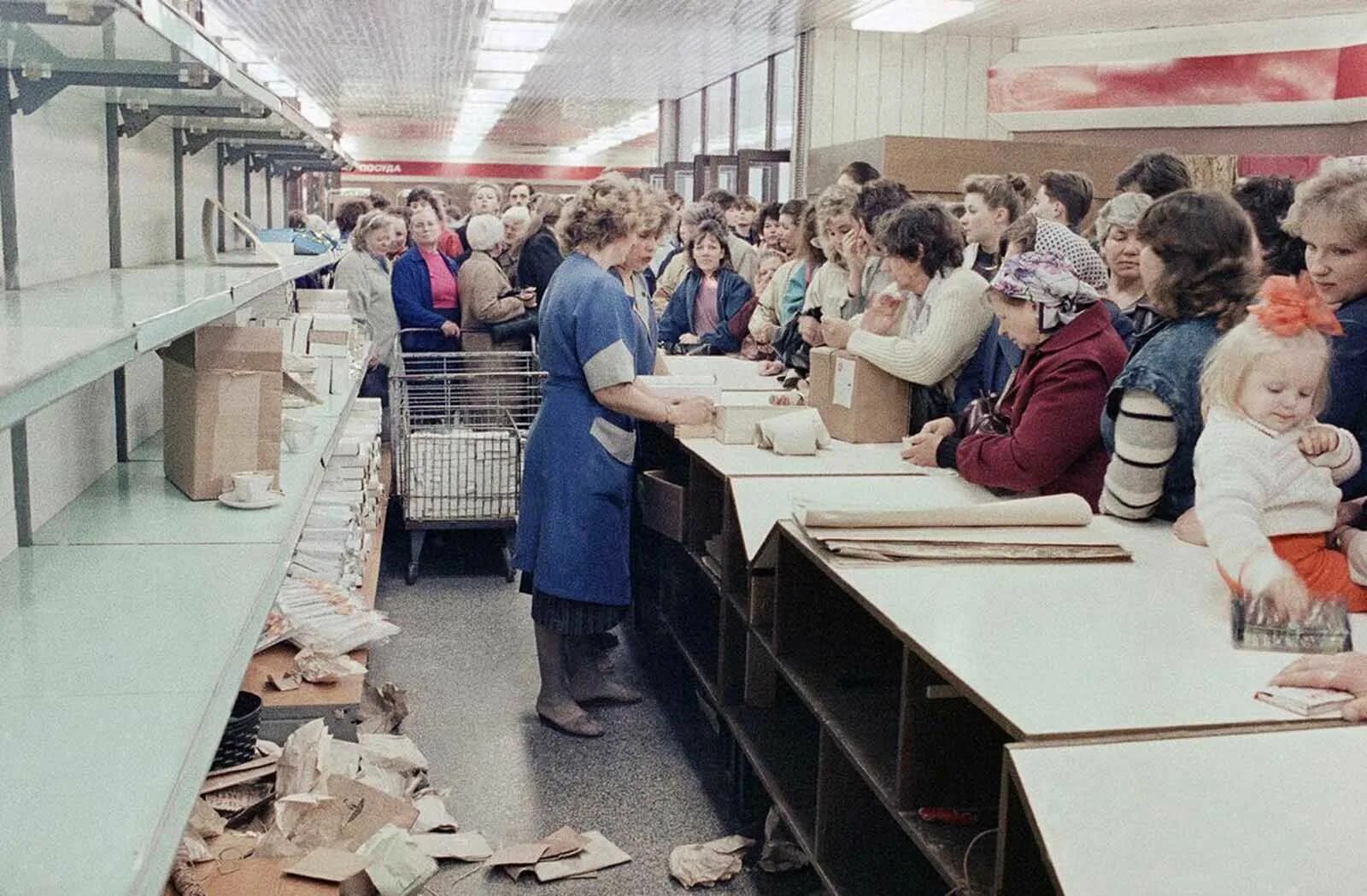 Полки магазинов в 90 е годы фото The Fall of the Soviet Union in rare pictures, 1991 - Rare Historical Photos