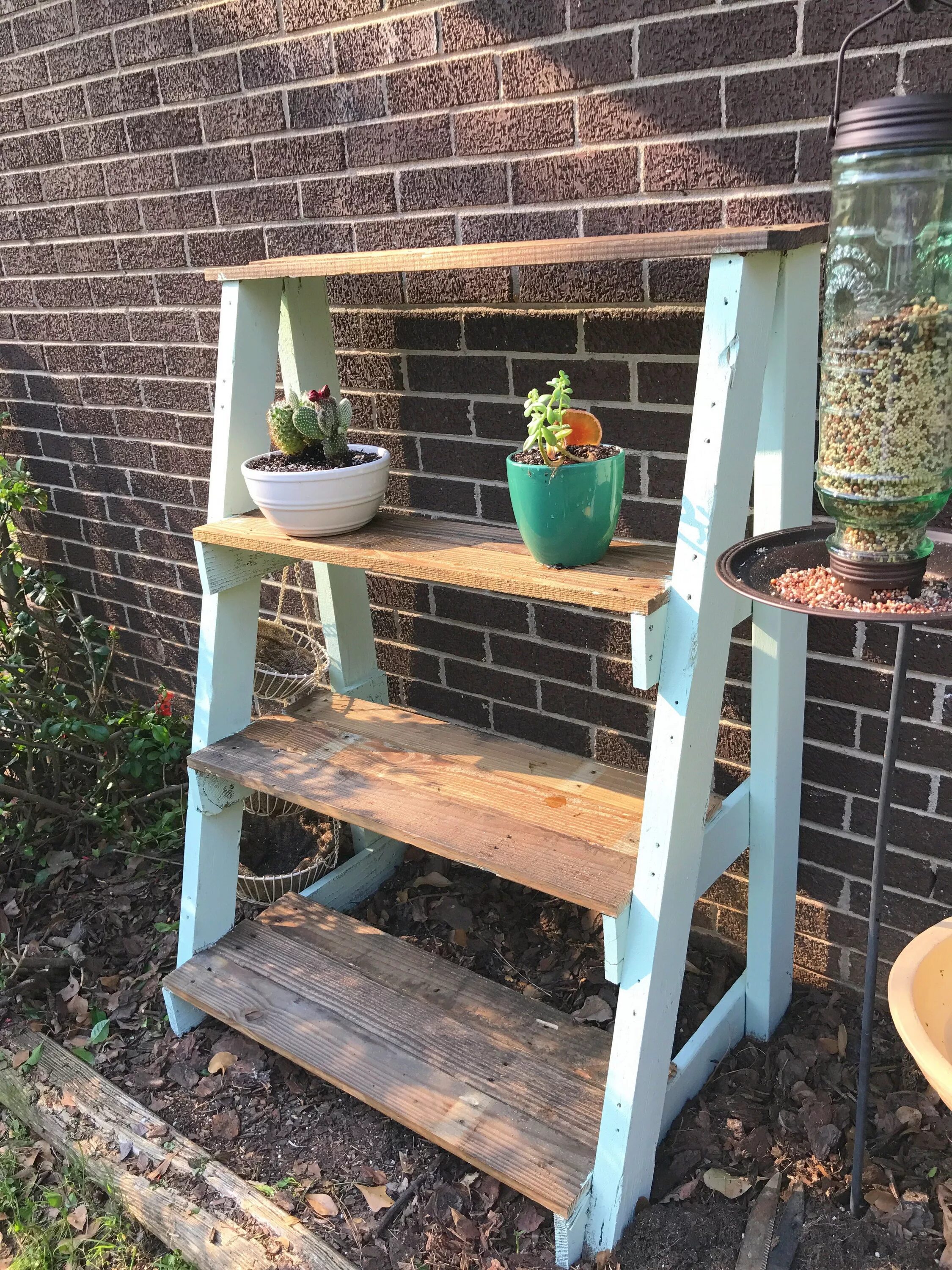 Полки на дачу фото DIY Shelves for my plants! Made only from a pallet! Garden idea DIY Plant shelve