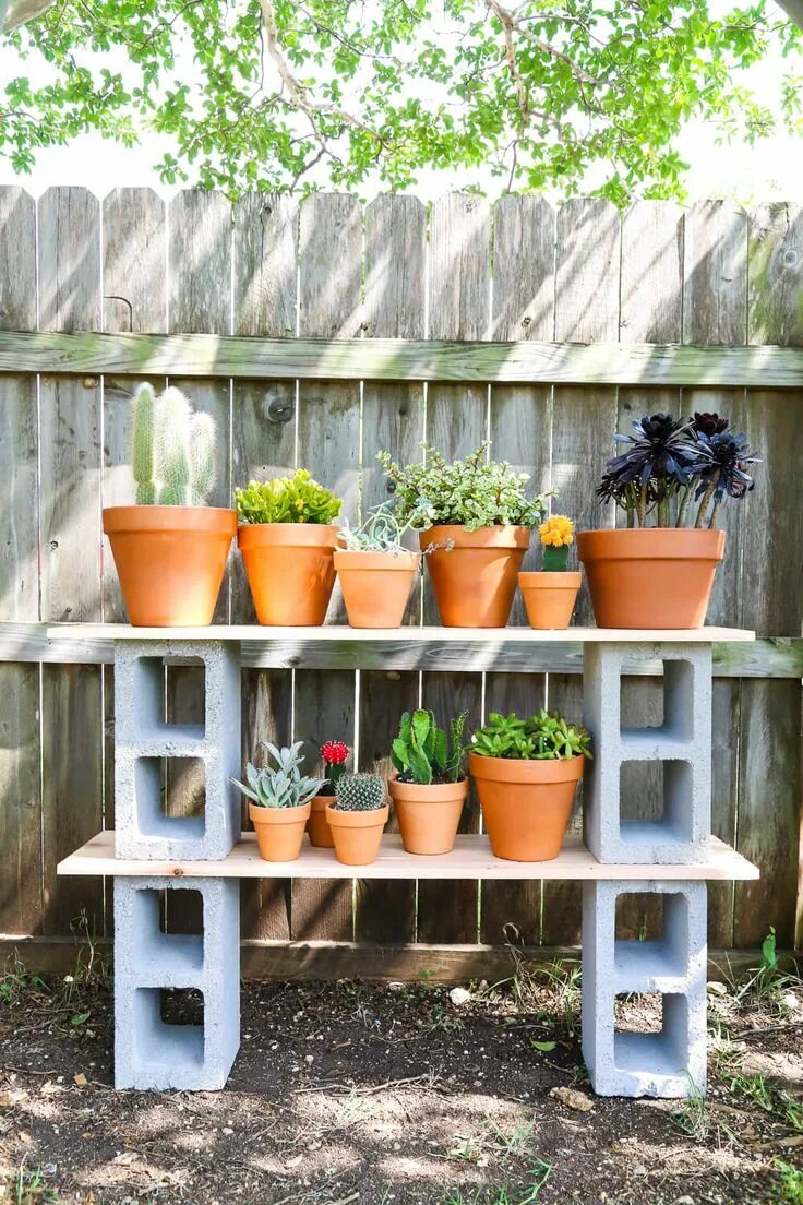 Полки на дачу фото Easy Cinder Block Shelves Perfect for Plants - Love & Renovations Plant stands o