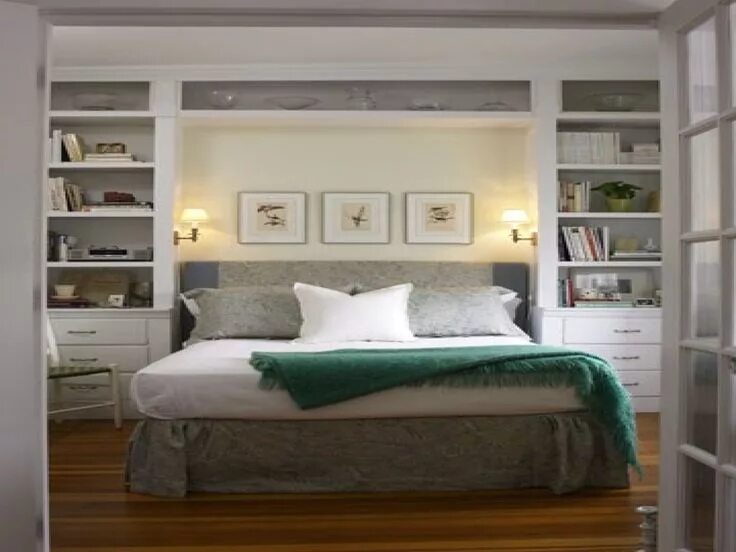 Полки над кроватью в спальне интерьер Bedroom built in bedroom bookshelf, built in shelves around bed ... Small bedroo