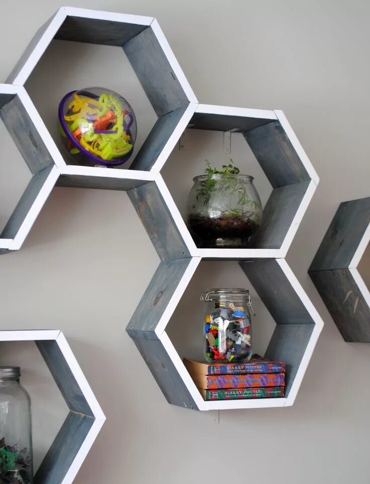 Полки соты в интерьере кухни фото DIY: Wood Honeycomb Shelves - SAS Interiors Honeycomb shelves, Diy honeycomb, Sh