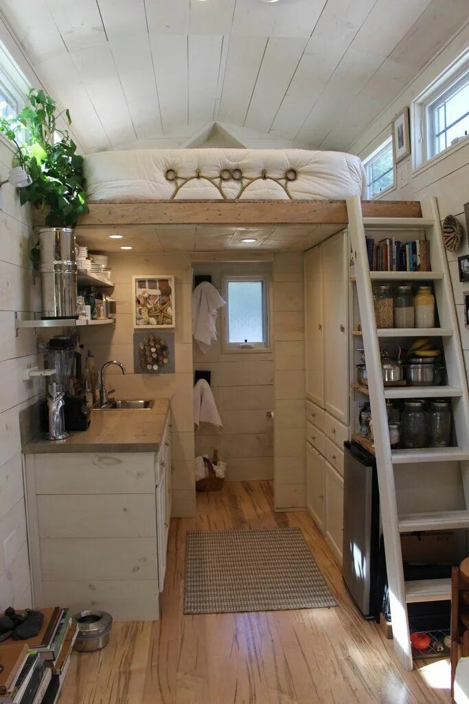 Полки в бытовке планировка фото 160-sqft "Tiny Hall House" DIY Tiny House in New England Piantine di case minusc