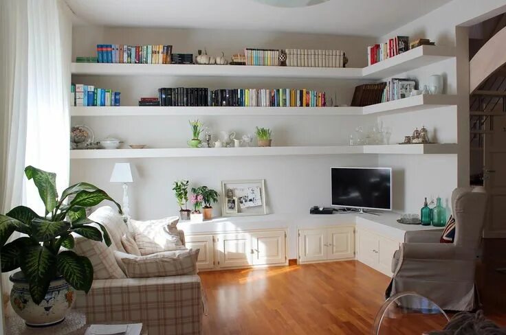 Полки в интерьере комнаты Floating shelves, Floating shelves bedroom, Long floating shelves