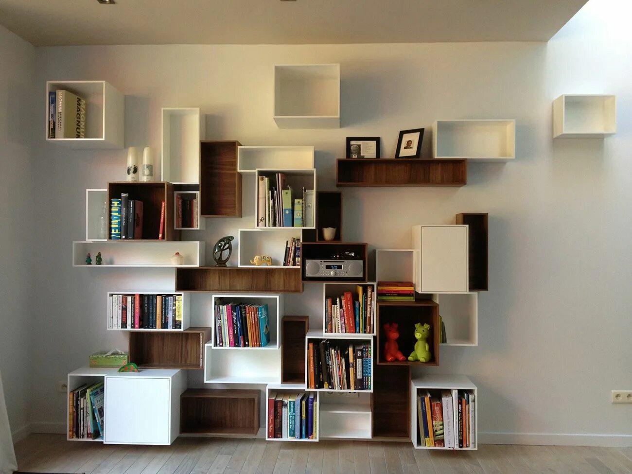 Полки в комнате фото Photos from happy customers Bookshelf design, Modular bookshelves, Wall shelving