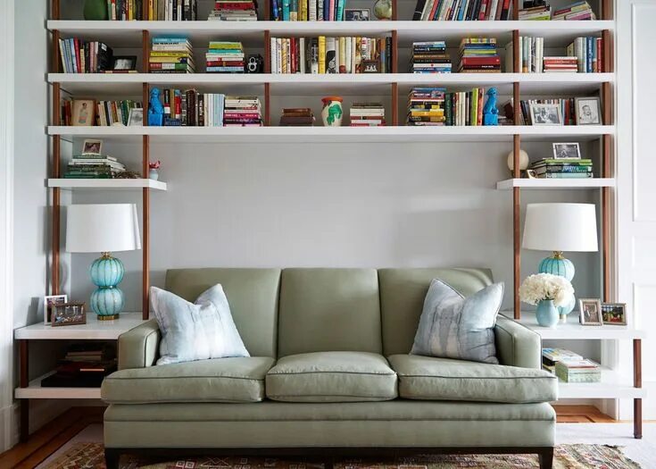 Полки в комнате интерьер книжные полки в интерьере Shelves above couch, Home living room, Bedroom interio