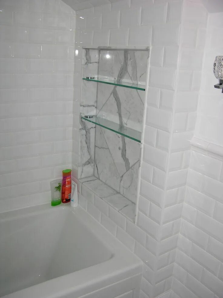 Полки в ванную комнату из плитки фото Statuario Marble Shower Niche and Glass Shelves with White Bevelled Wall Tile, C