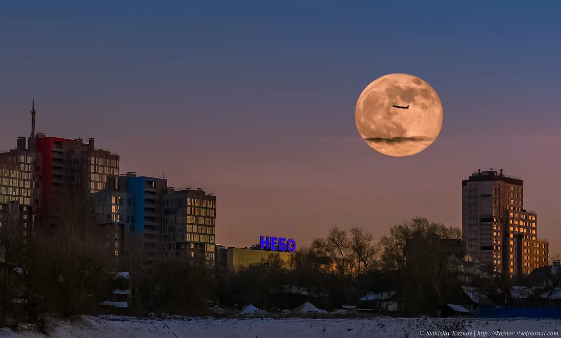 Фото: А у нас - луна больше неба!. Фотолюбитель Михаил Бугров. Город. Фотосайт Р