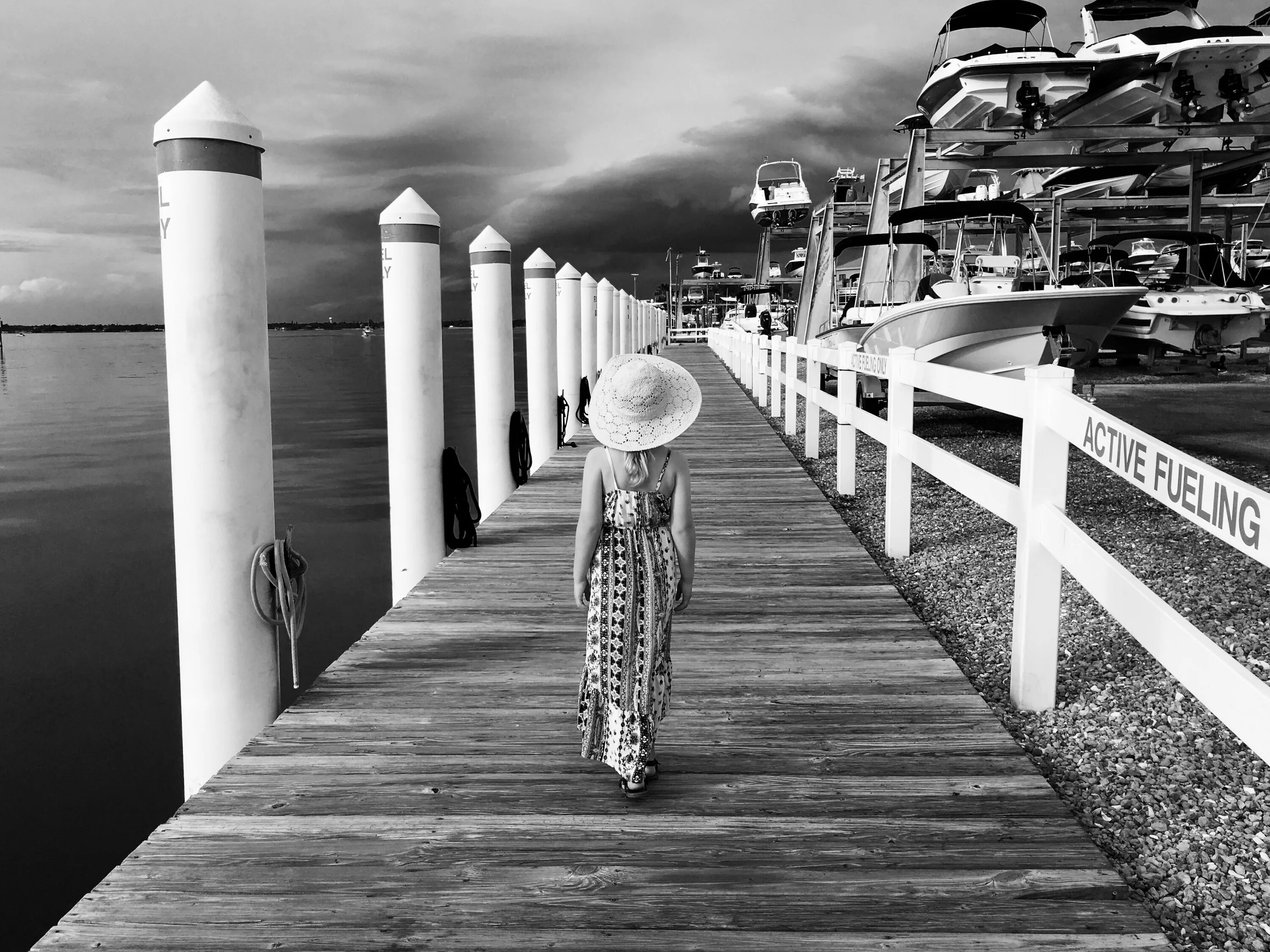 Полностью черно белое фото Free Images : black and white, walkway, photograph, shape, monochrome photograph