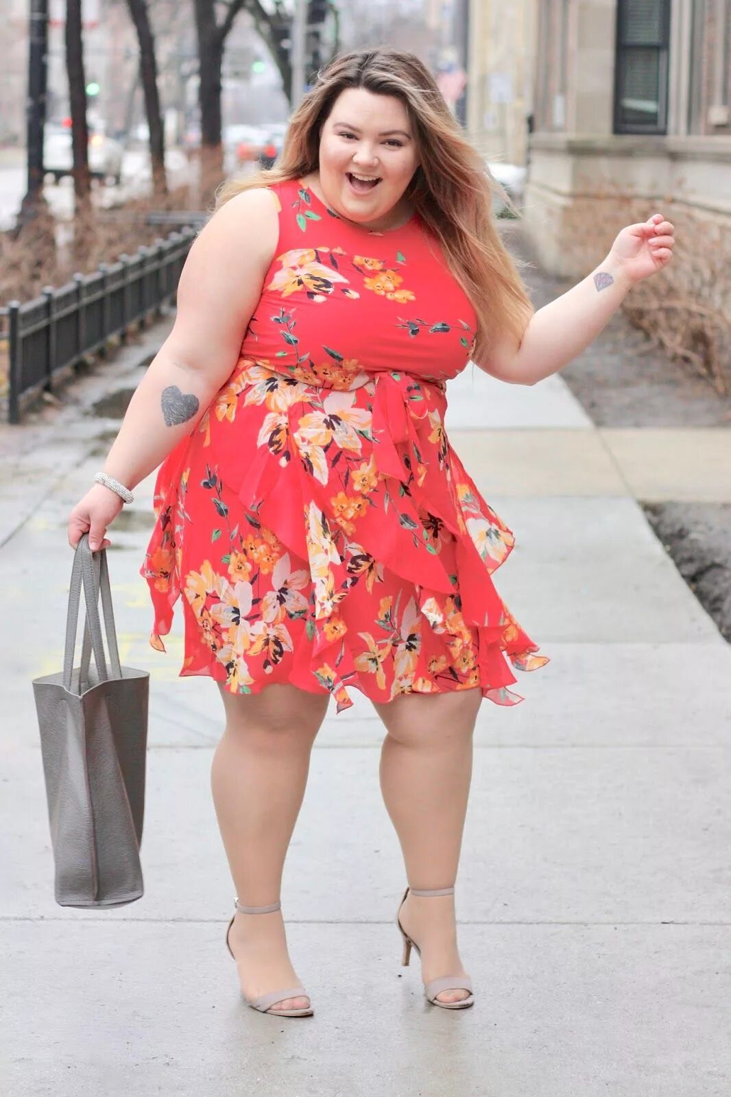 Полные девушки 15 лет фото A fun and flirty plus size spring floral look from Dressbarn on Natalie in the C