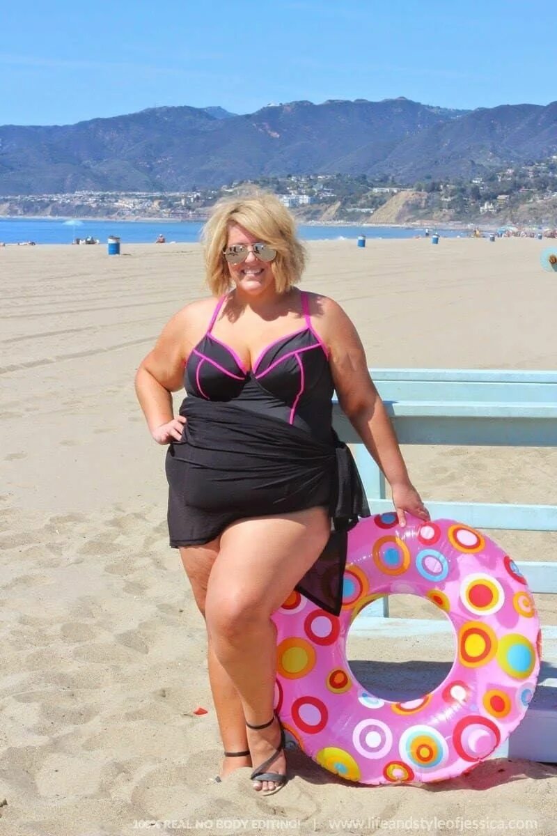 Полные женщины 60 летние фото This Plus-Size Blogger's Bathing Suit Picture Went Viral For An Unexpected Reaso